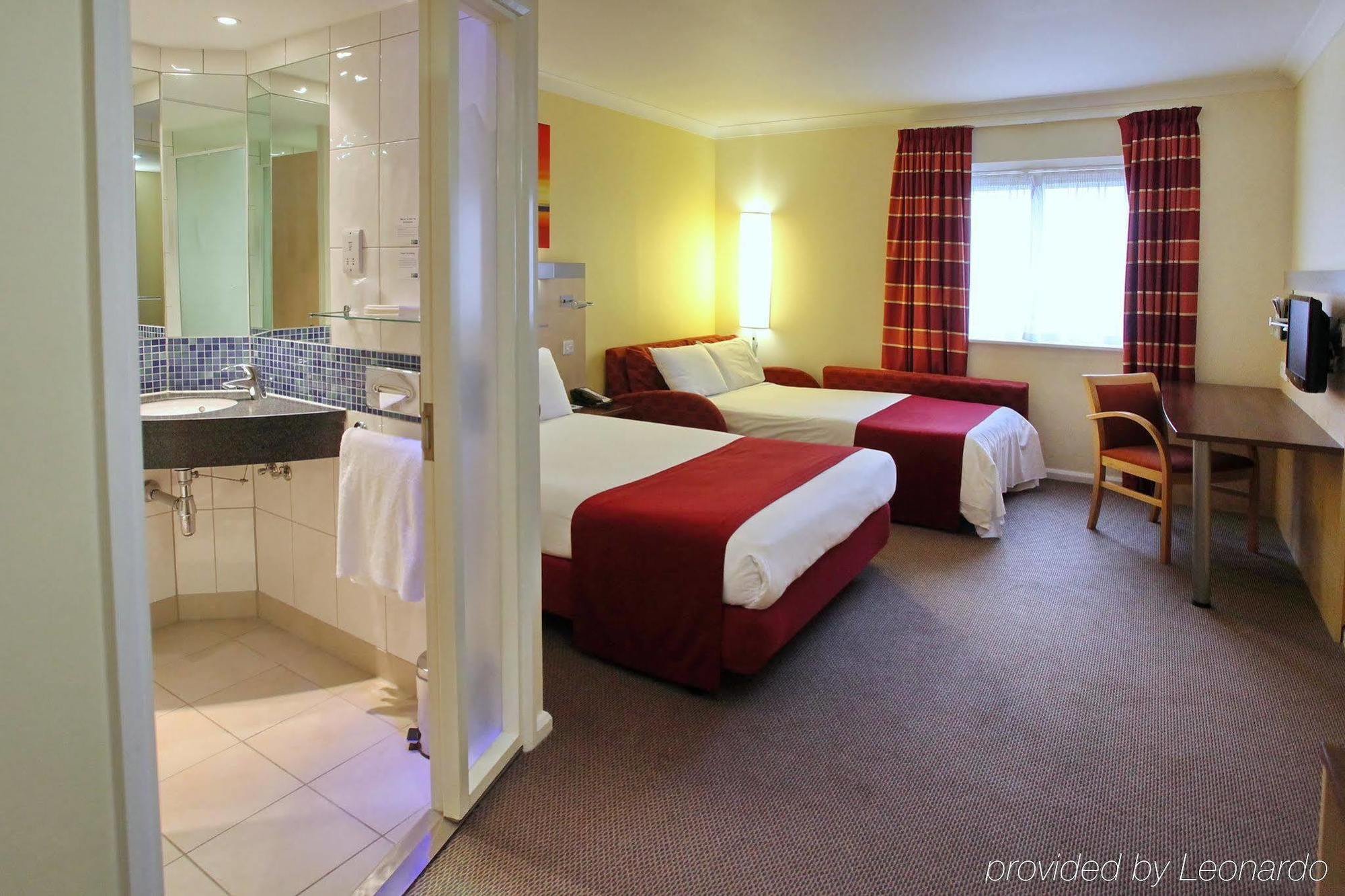 Hotel Express - M27, J7 By Ihg