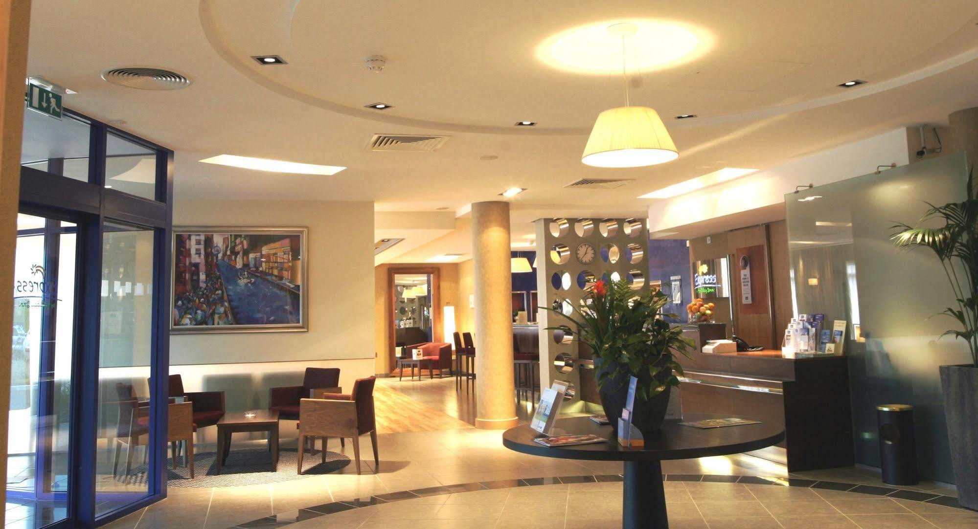 Hotel Express - M27, J7 By Ihg 3*